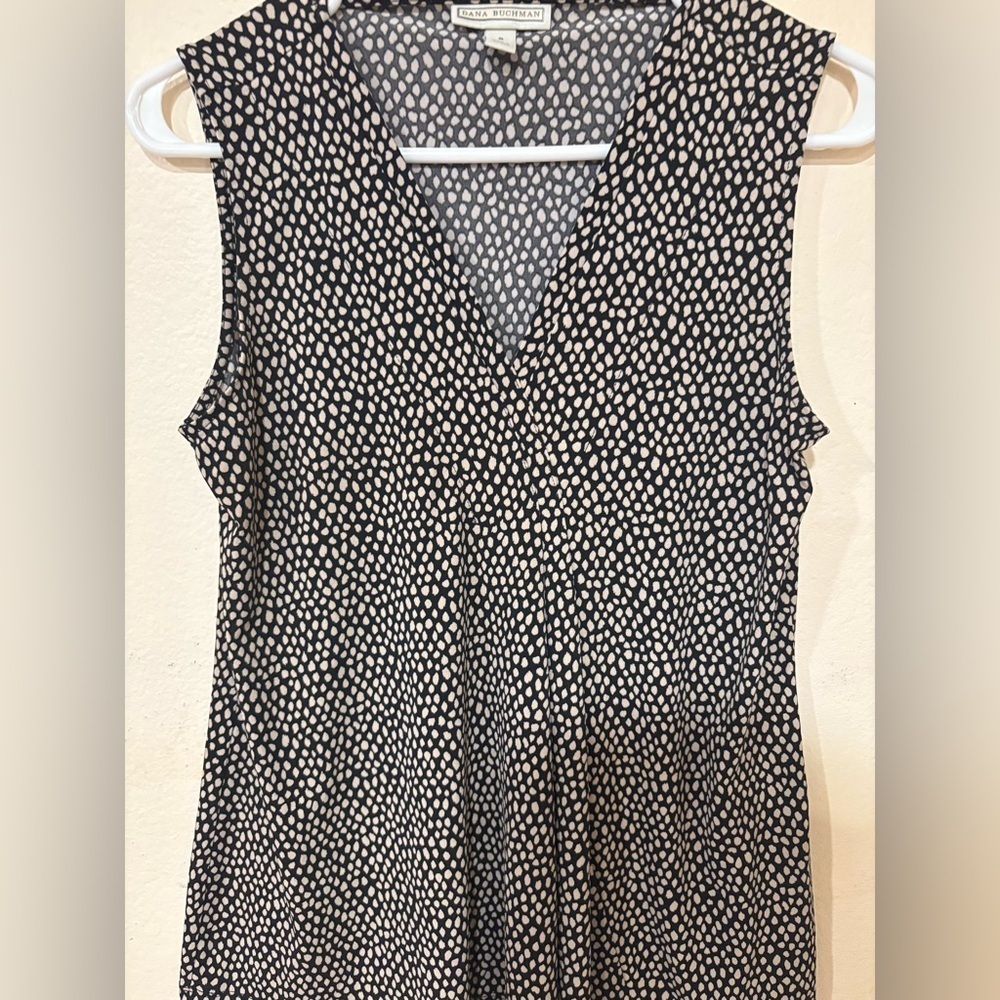 Dana Buchman Black and White Sleeveless Blouse